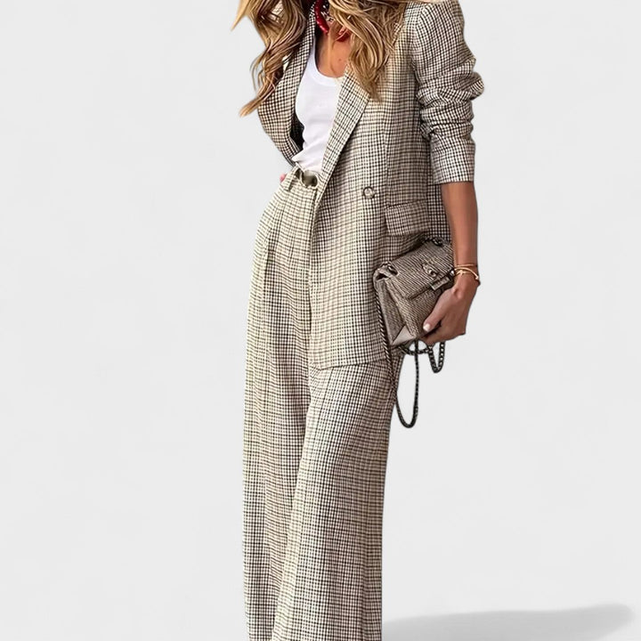 Molly - Elegant Outfit