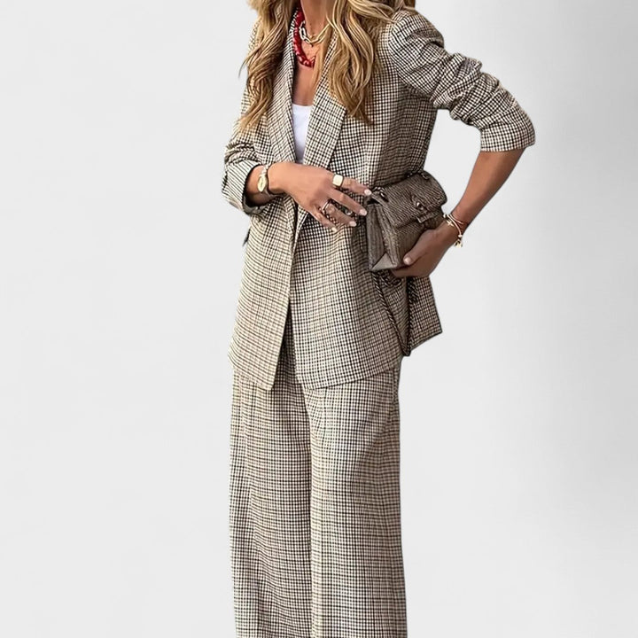 Molly - Elegant Outfit