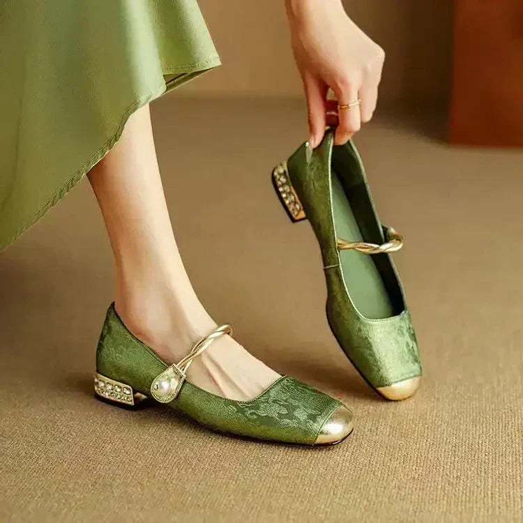 Frieda – Classic Strap Shoes with an Elegant Look