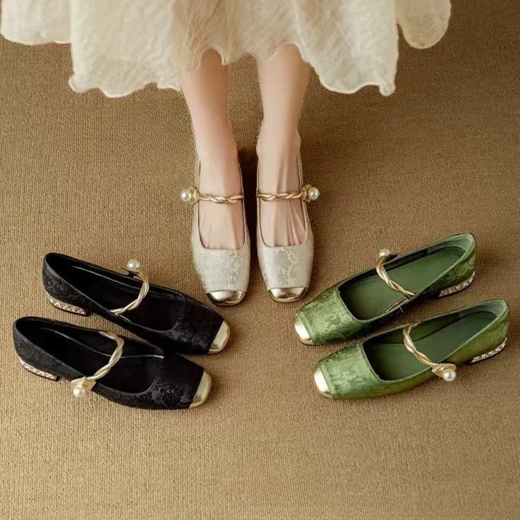 Frieda – Classic Strap Shoes with an Elegant Look