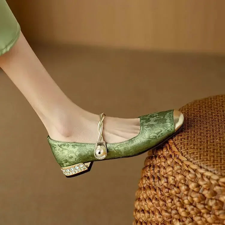 Frieda – Classic Strap Shoes with an Elegant Look