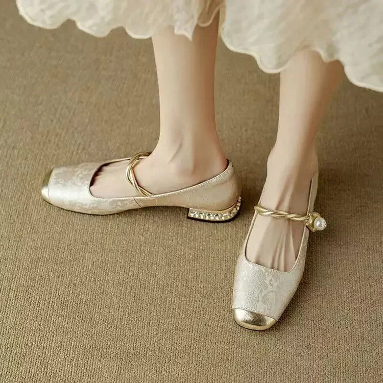 Frieda – Classic Strap Shoes with an Elegant Look