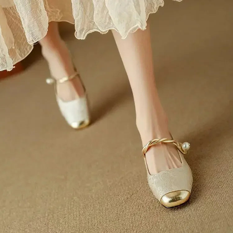 Frieda – Classic Strap Shoes with an Elegant Look
