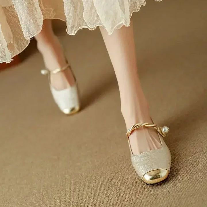 Frieda – Classic Strap Shoes with an Elegant Look