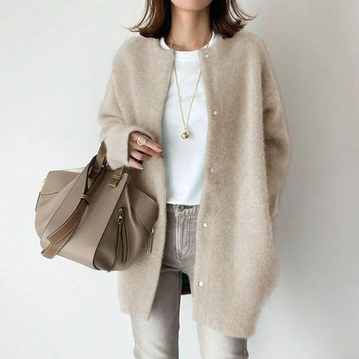 Vânia - Luxurious Knit Cardigan
