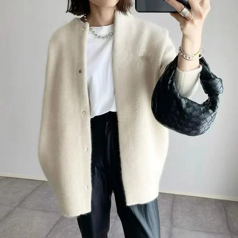 Vânia - Luxurious Knit Cardigan