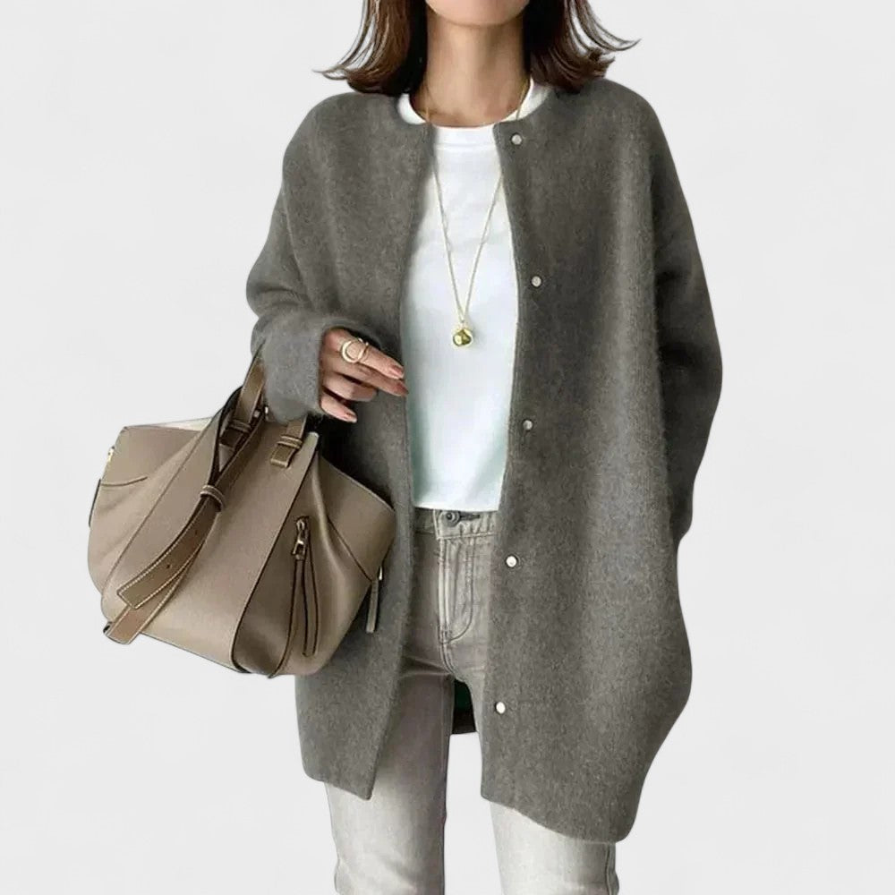 Vânia - Luxurious Knit Cardigan