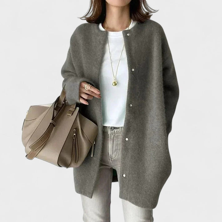 Vânia - Luxurious Knit Cardigan