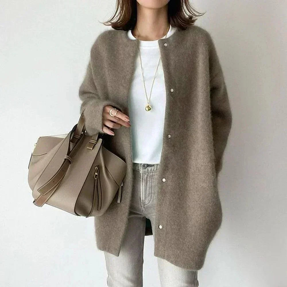 Vânia - Luxurious Knit Cardigan